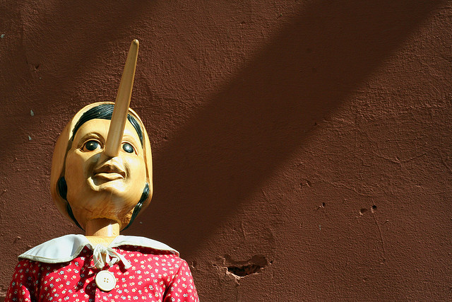 Foto Di Pinocchio Con Il Naso Lungo