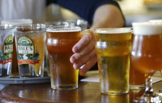 La birra contrasta il cancro, il luppolo contiene una molecola che ‘affama’ il tumore