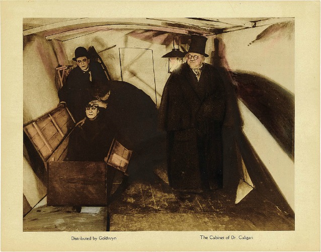 Una delle tante opere d'arte in cui il sonnambulismo ha una parte da protagonista: il capolavoro dell'espressionismo "Il gabinetto del dottor Caligari" del 1920