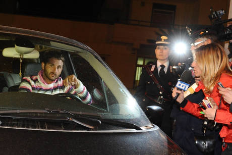 salvatore parolisi all'uscita dalla caserma dopo le 8 ore di interrogatorio