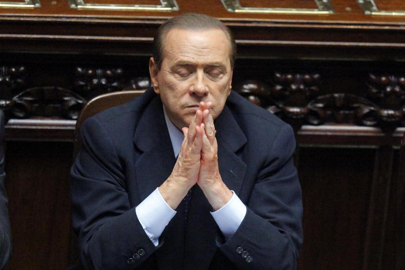 Opposizione all'attacco Berlusconi non è credibile, vada a casa