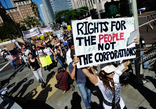 Un 99% che si oppone ad un intero sistema e propone un'alternativa pacifica in cui all'avidità di quell'1% venga posto un freno: questo è occupy wall street