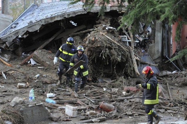 il corpo dilaniata di luigi valla rinvenuto nell abitazione nel messinese