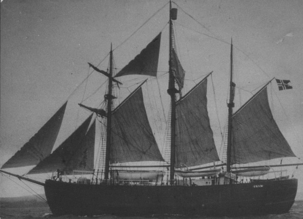 Esattamente un secolo fa, un pugno di uomini guidati dal norvegese Roald Amundsen raggiungeva un territorio fino ad allora sconosciuto ed ostile, l'Antartico, un'incredibile impresa tra i ghiacci con l'obiettivo di essere i primi a mettere piede al Polo Sud.