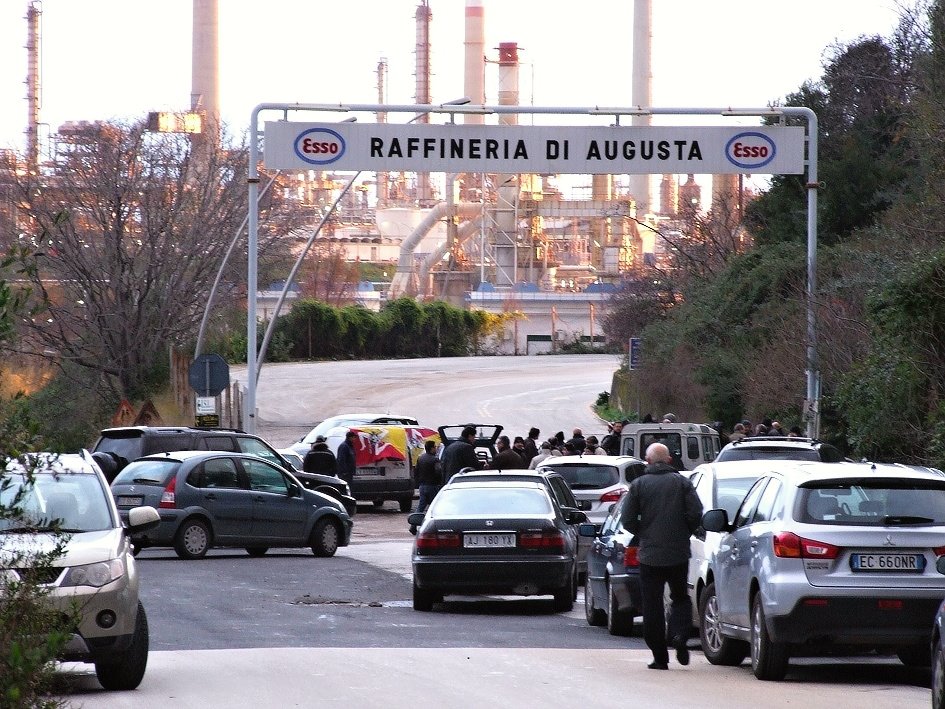 Proteste nei pressi della raffineria di Augusta