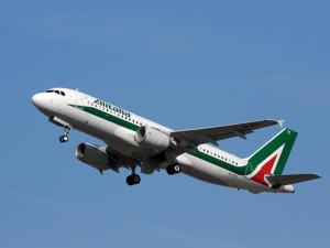 Alitalia, è Atlantia il quarto partner. Di Maio: “Ma su revoca concessioni andiamo avanti”