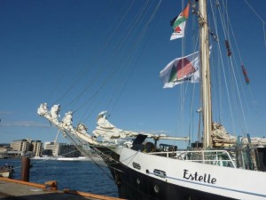 La Estelle attracca a Napoli. Ultima tappa sulla rotta di Gaza