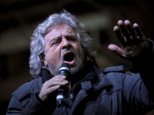 Grillo contro Renzi: "E' un cartone animato"