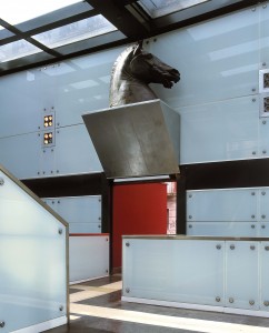 Stazioni "Museo" della Linea 1 della Metropolitana e riqualificazione di Piazza Cavour, Napoli (1999–2001), Gae Aulenti. Foto di Guidolotti