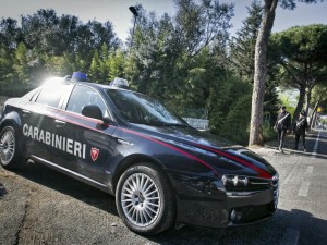 Botte e minacce di morte alla fidanzatina 15enne, arrestato 17enne