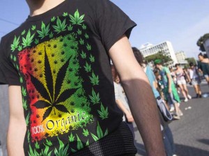 Cannabis, ecco la proposta: sì all'utilizzo terapeutico, alla coltivazione e alla cessione