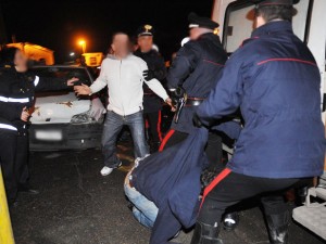Lecce - 50enne si finge adolescente e incontra una 12enne : scoperto - rischia il linciaggio