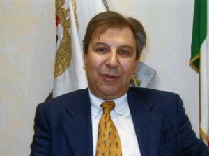 Una piscina per bambini con lo stipendio del sindaco: succede a Villaurbana