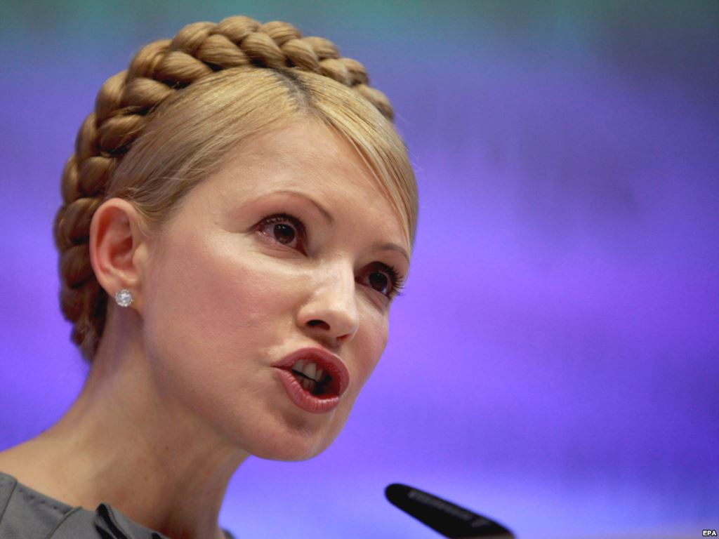Timoshenko: Pronta a sparare a quel mascalzone di Putin con un mitra