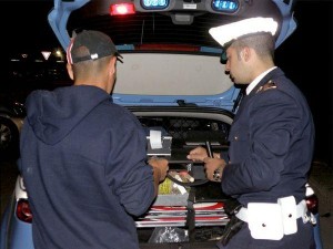 Guida senza patente con un pluripregiudicato e altre otto persone. Fermato dalla polizia di Treviso