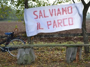 Trecentomila galline nel parco: sindaci in piazza contro l'allevamento intensivo