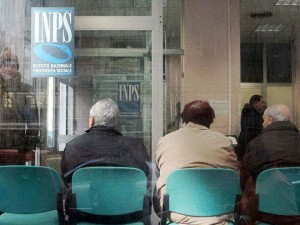 secondo_l_inps_l_uomo_risulta_morto_gli_viene_revocata_la_pensione-0-0-422726