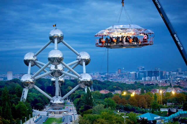 Mangiare sospesi nel cielo, ecco Dinner in the sky