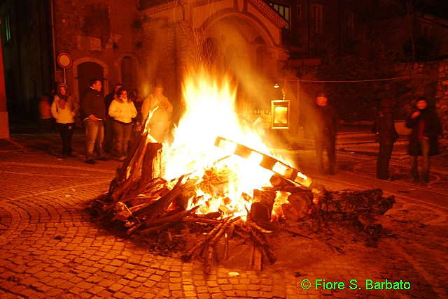 La notte dei falò – Foto di Fiore S. Barbato