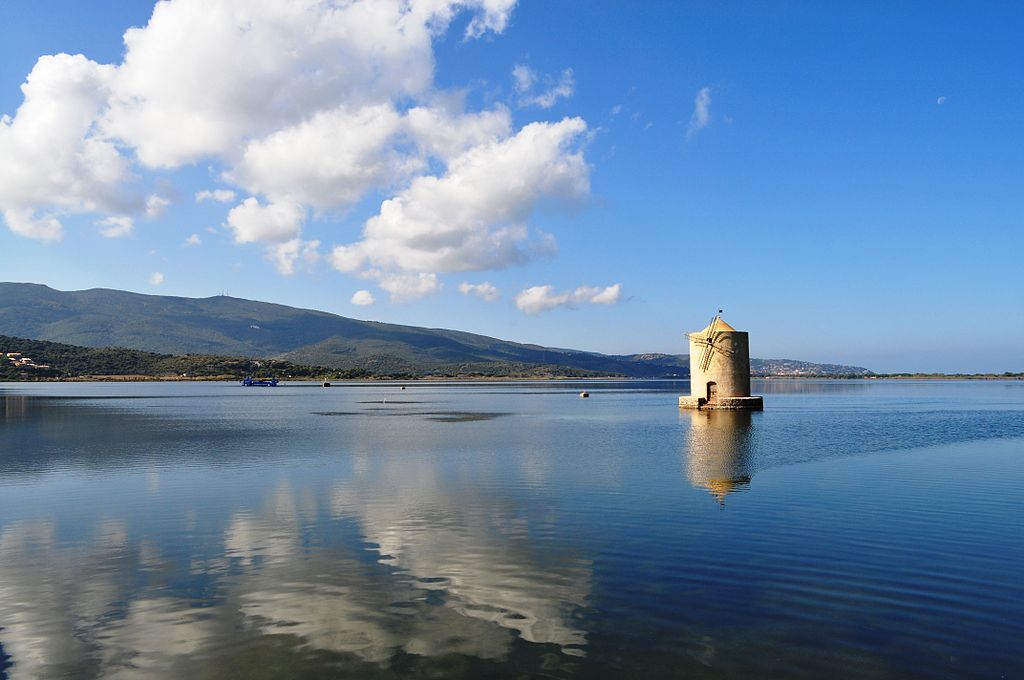 Il mulino spagnolo nella laguna di Orbetello. Foto da Wikipedia