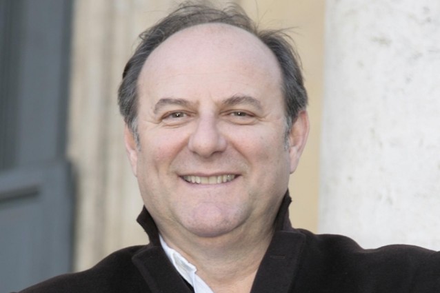Gerry Scotti sorride