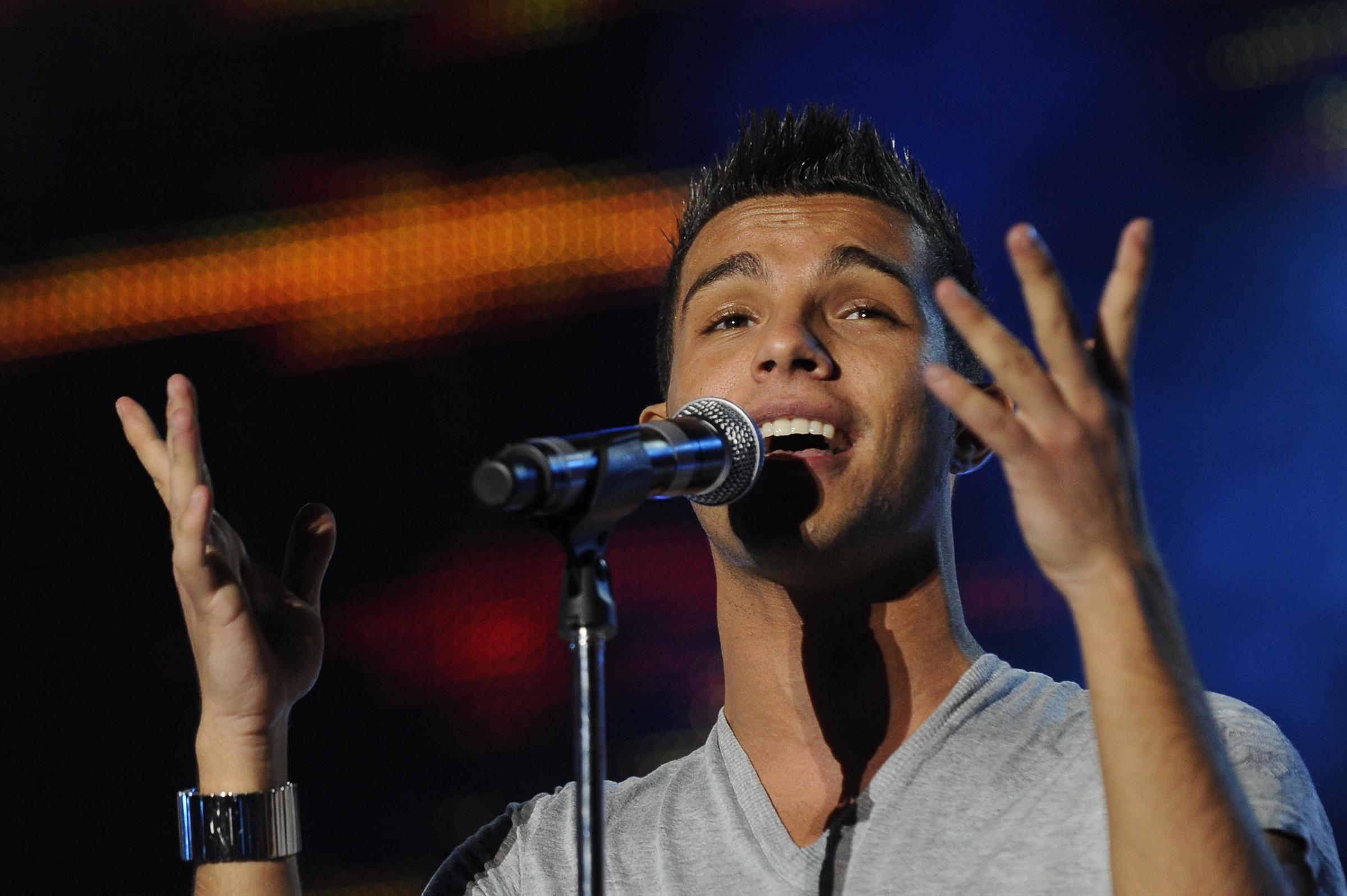 Kids Choice Awards 2012, Marco Carta miglior cantante italiano battuti Emma e Alessandra Amoroso