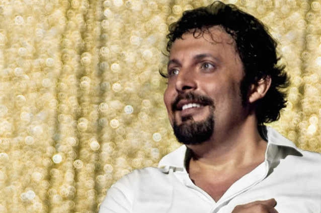 La festa del Papà la celebriamo con uno dei monologhi più divertenti di Enrico Brignano dedicato al suo divertente rapporto con il padre, al quale il comico ha dedicato anche il suo ultimo spettacolo