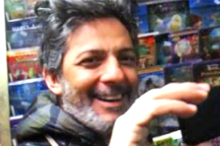 Sul caso Battiato-Crocetta interviene Rosario Fiorello dalla sua edicola, con un imperdibile imitazione del Maestro catanese: "Finalmente ce l'ho fatta a farmi cacciare, ho provato in tutti i modi, appena ho parlato di bottane mi hanno cacciato".