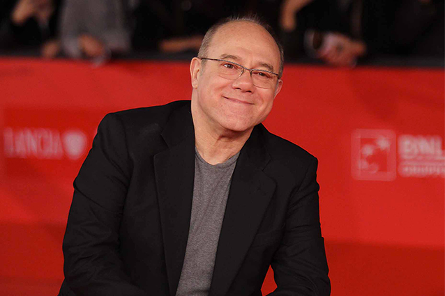 L'attore romano sarà il superospite della quinta puntata di Amici 12, che verrà registrata domani 25 aprile.