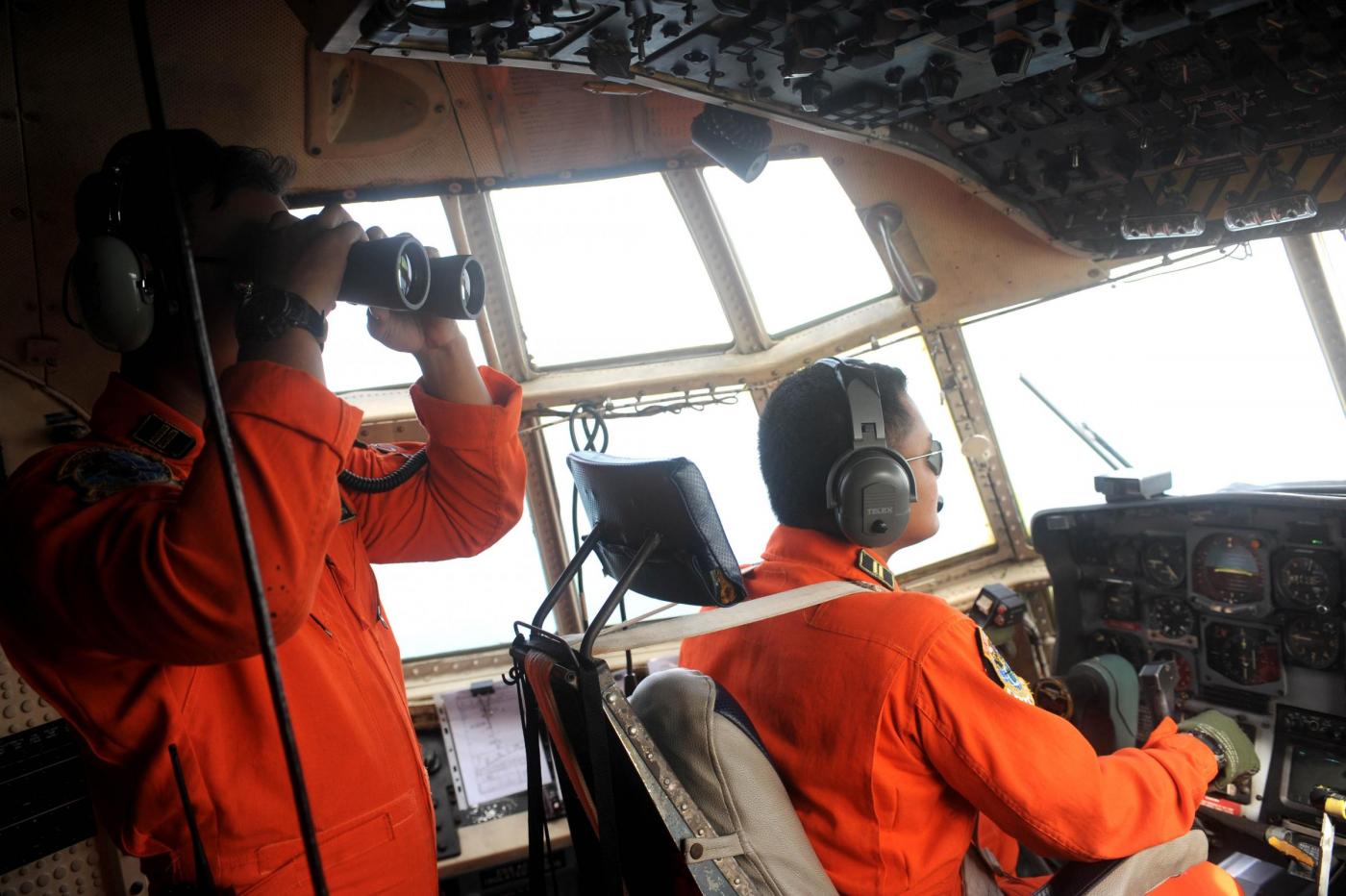 Aereo Malese Scomparso Soccorritori Rintracciano Resti E Corpi In Mare