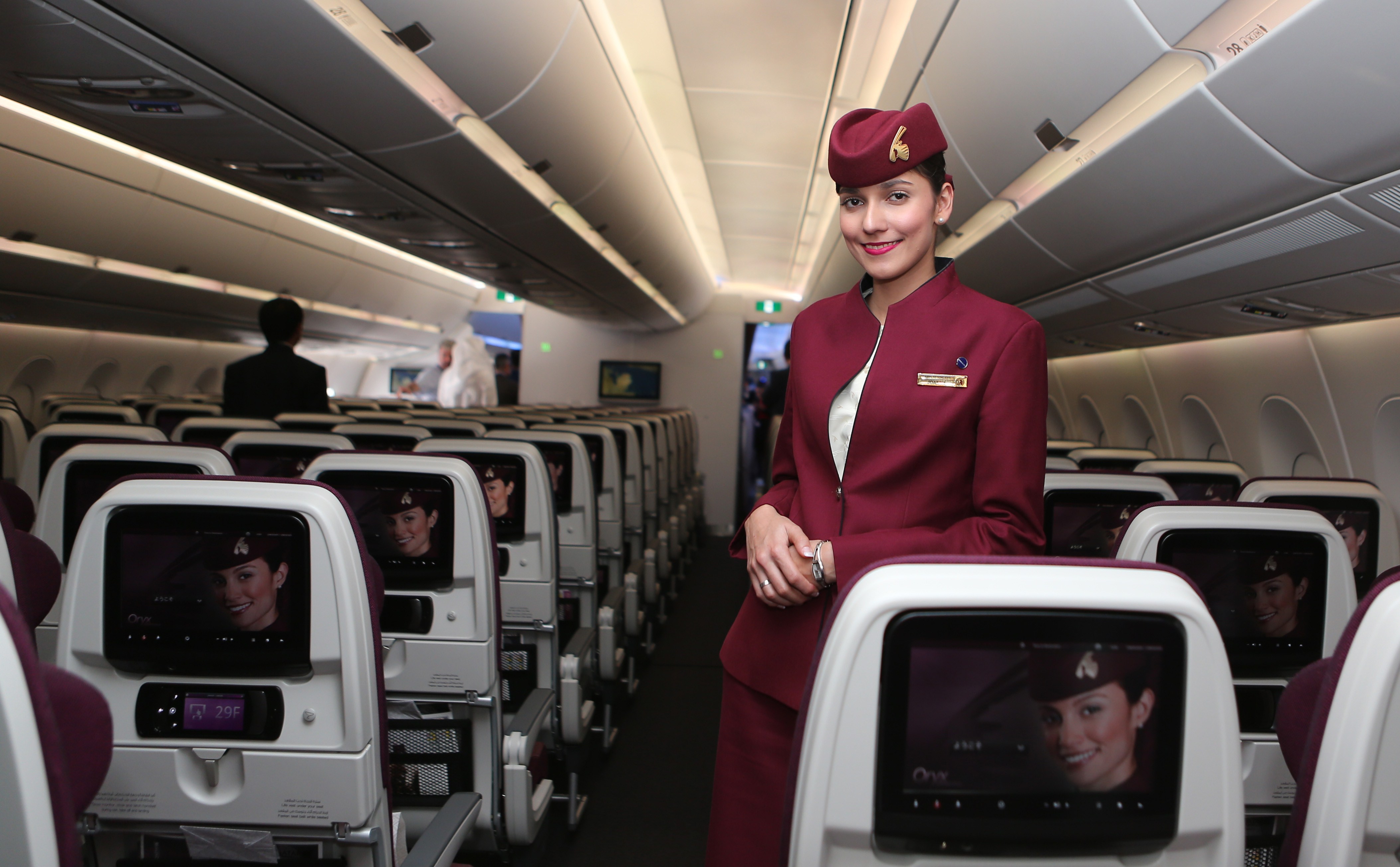 Polemica Qatar Airways Hostess single e senza figli per contratto