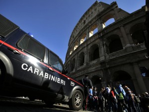 Roma, controlli di sicurezza nei punti sensibili