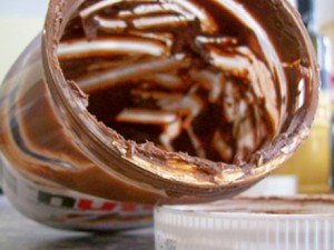 Olio di palma, Greenpeace e Wwf difendono Nutella: "Ferrero azienda green"