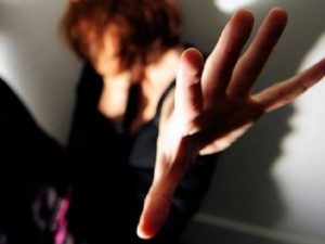 Quando lo stupro è commesso da italiani, la colpa è delle donne