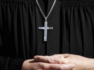 Foggia, abusi su bambini e pedopornografia: ex sacerdote condannato a 18 anni
