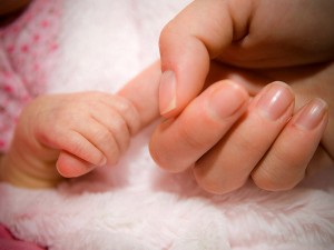 Bimba di un anno guarisce da leucemia grazie ad una nuova terapia: "E' un miracolo"
