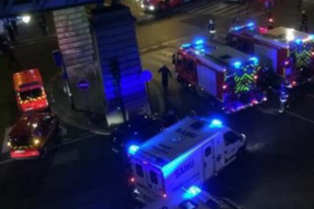 Evacuata l'area della Torre Eiffel. Polizia: "Si è trattato di un falso allarme"