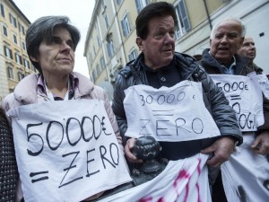 Caso salva banche, i risparmiatori coinvolti sono 12500: indaga anche la magistratura