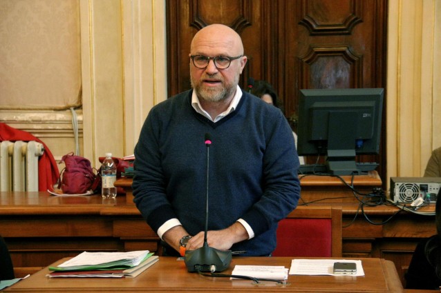 Nogarin attacca: "Per me arancione è diverso da rosso"