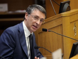 Caso banche, Cantone: "Entro fine mese il decreto per i risarcimenti ai risparmiatori"