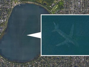 Mistero negli USA: Google Earth rivela aereo sul fondo di un lago?