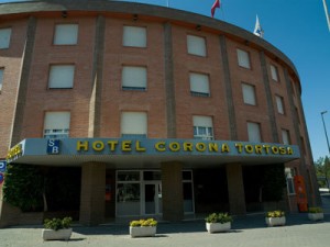 Quartier generale all'hotel Corona. Mancano i caricabatterie per l'iPhone 6