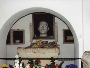 Alessandra Mussolini annuncia messa per il nonno Benito. L’Anpi: “No apologie del fascismo”
