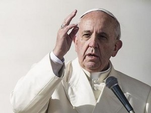 Papa Francesco: "Il divario fra poveri e ricchi è uno scandalo, così l'economia uccide"