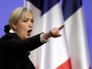 Presidenziali Francia: chi è Marine Le Pen, la donna che spaventa l’Europa