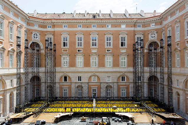 Cortile vanvitelliano della Reggia di Caserta