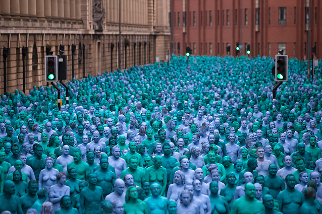 Il mare di Hull, la rappresentazione di Spencer Tunick (@Jon Super/AFP/Getty Images).