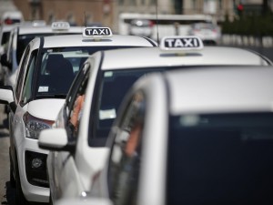 Foto Vincenzo Livieri - LaPresse 09-06-2015 - Roma - Italia Cronaca Sit-in dei tassisti contro il fenomeno dei risciò Photo Vincenzo Livieri - LaPresse 08-06-2015 - Rome - Italy News Taxi drivers sit-in