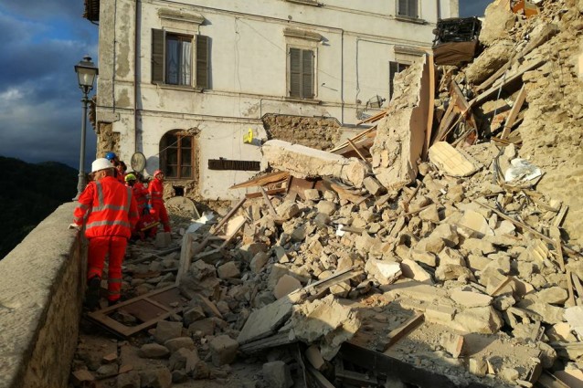 Terremoto nella notte devasta il Centro-Italia