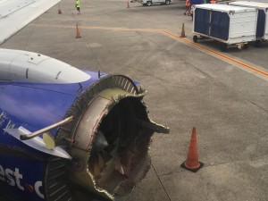 Paura su un aereo in Florida: parte del motore si stacca in volo